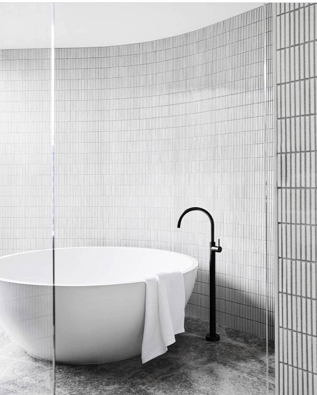 Curved Walls - Mittsu - Japanese Tiles