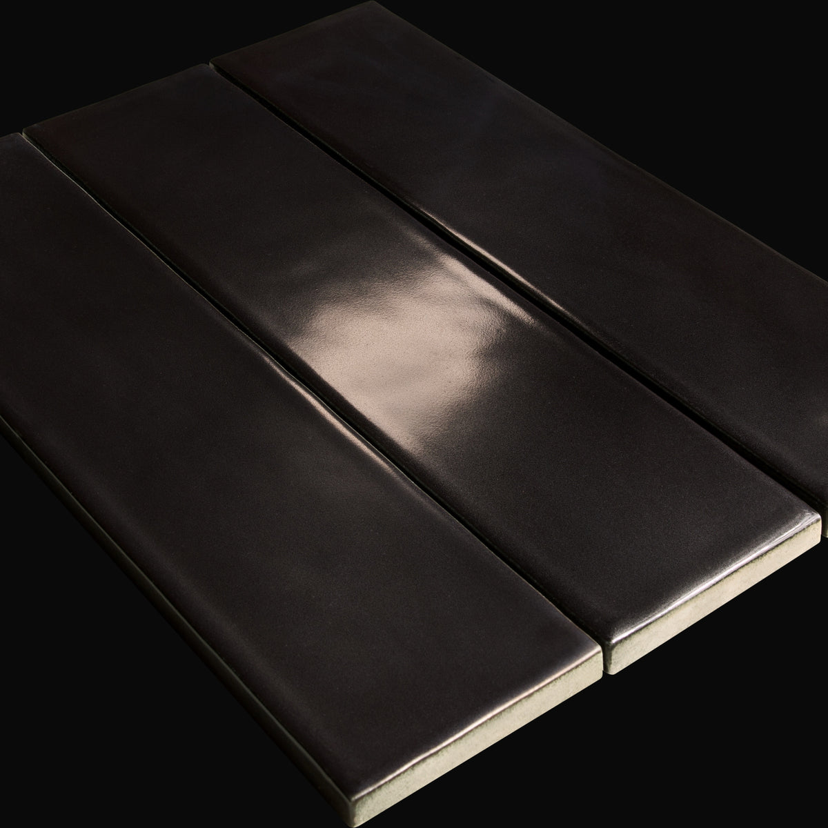 Unari Flat Japanese ceramic wall tile in Obsidian – Mittsu Japanese Tiles