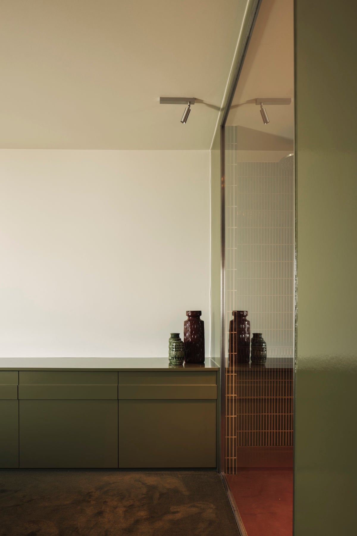 Kaji Border Burnt Russet tiles around a bathroom opening in Knokke-Heist