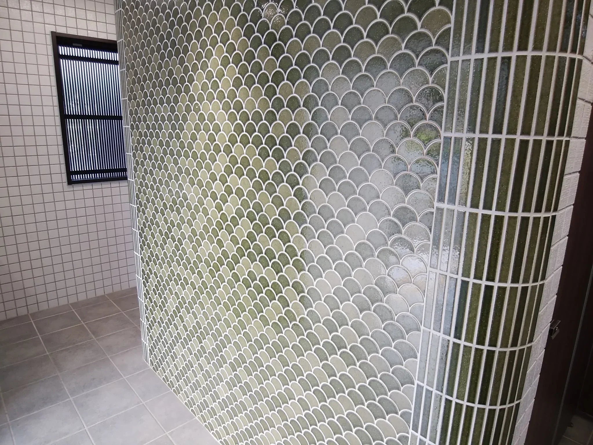 Japanese ceramic wall tiles Kaji Hamon Sample in White from Mittsu Japanese Tiles