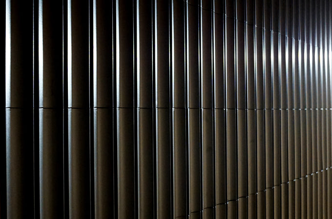 Kenzan No. 802 Black surface detail