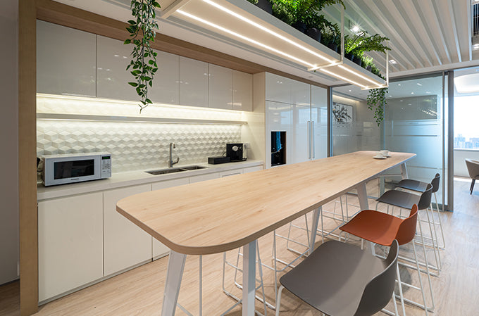 Model Six White kitchen splashback