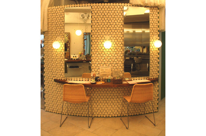 Moon Antique Gold salon interior
