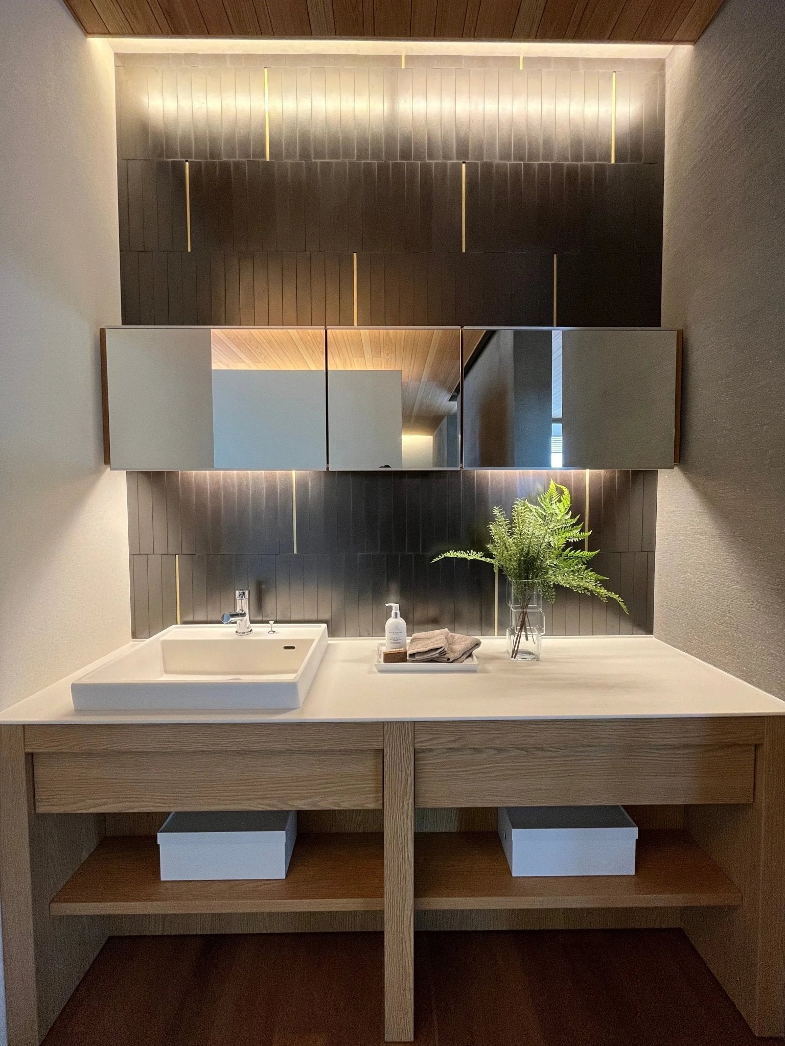 Japanese ceramic wall tiles Tsuyoi Sample in Gold Fleck from Mittsu Japanese Tiles