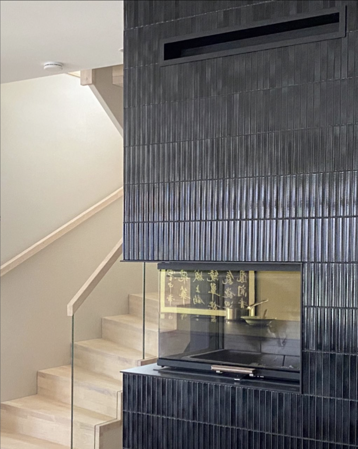 yuki border installations speckled black fireplace 05