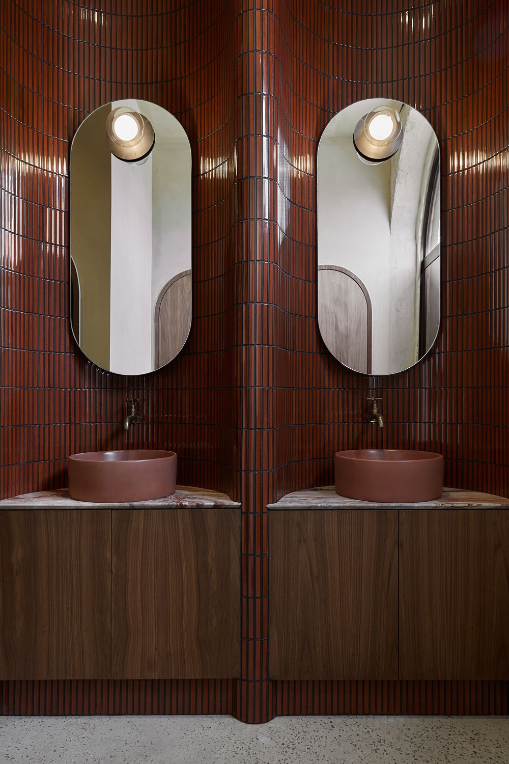 yuki border installations terracotta curved sinks 07