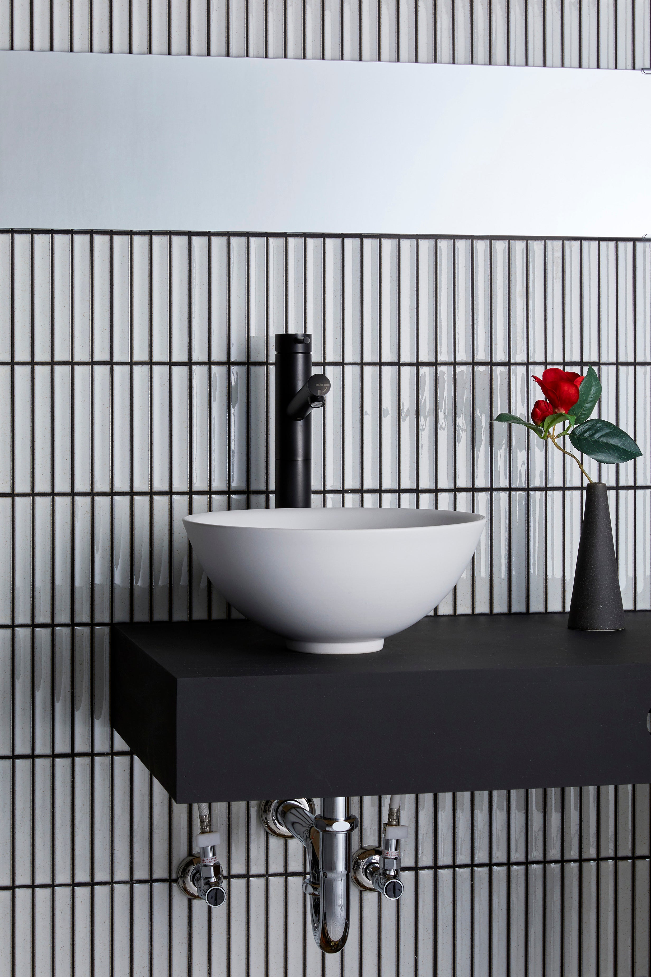 yuki border installations white black grout 10