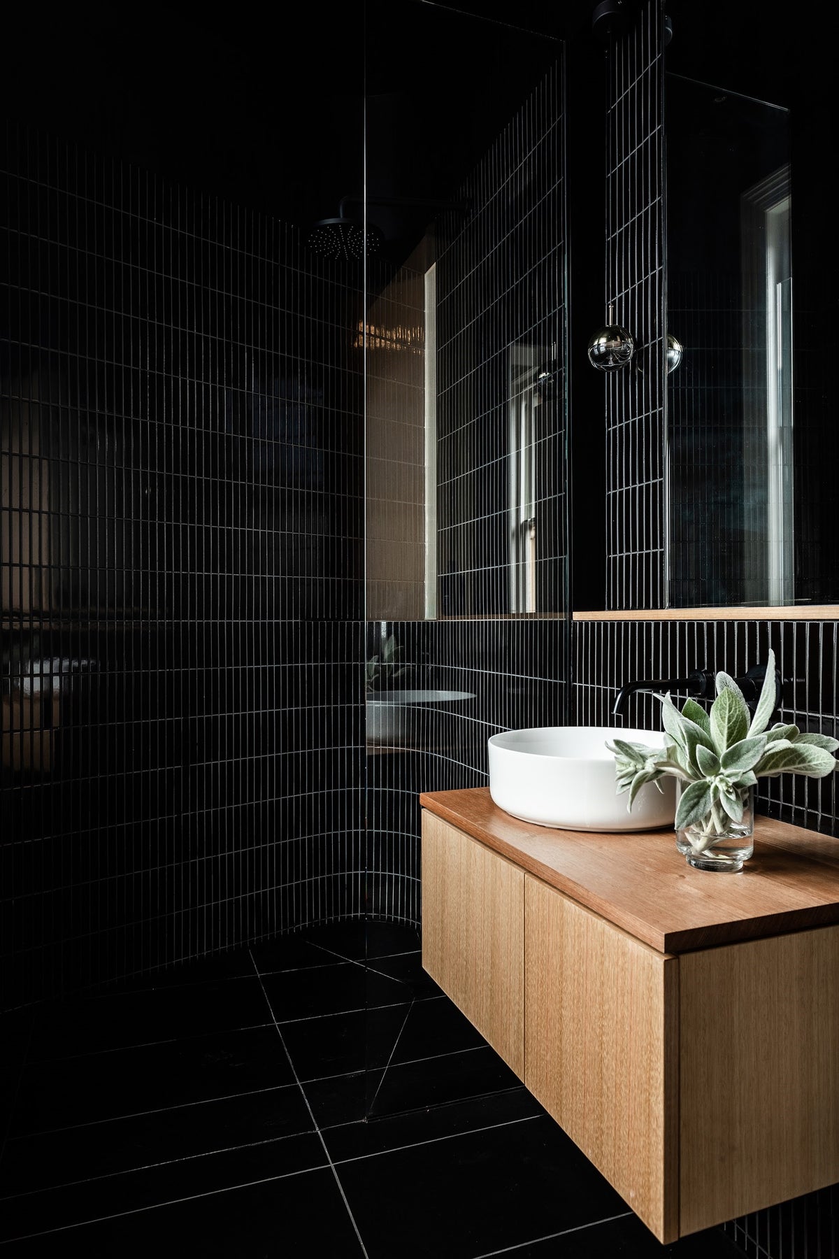 yuki border speckled black lansdowne project curved shower 02