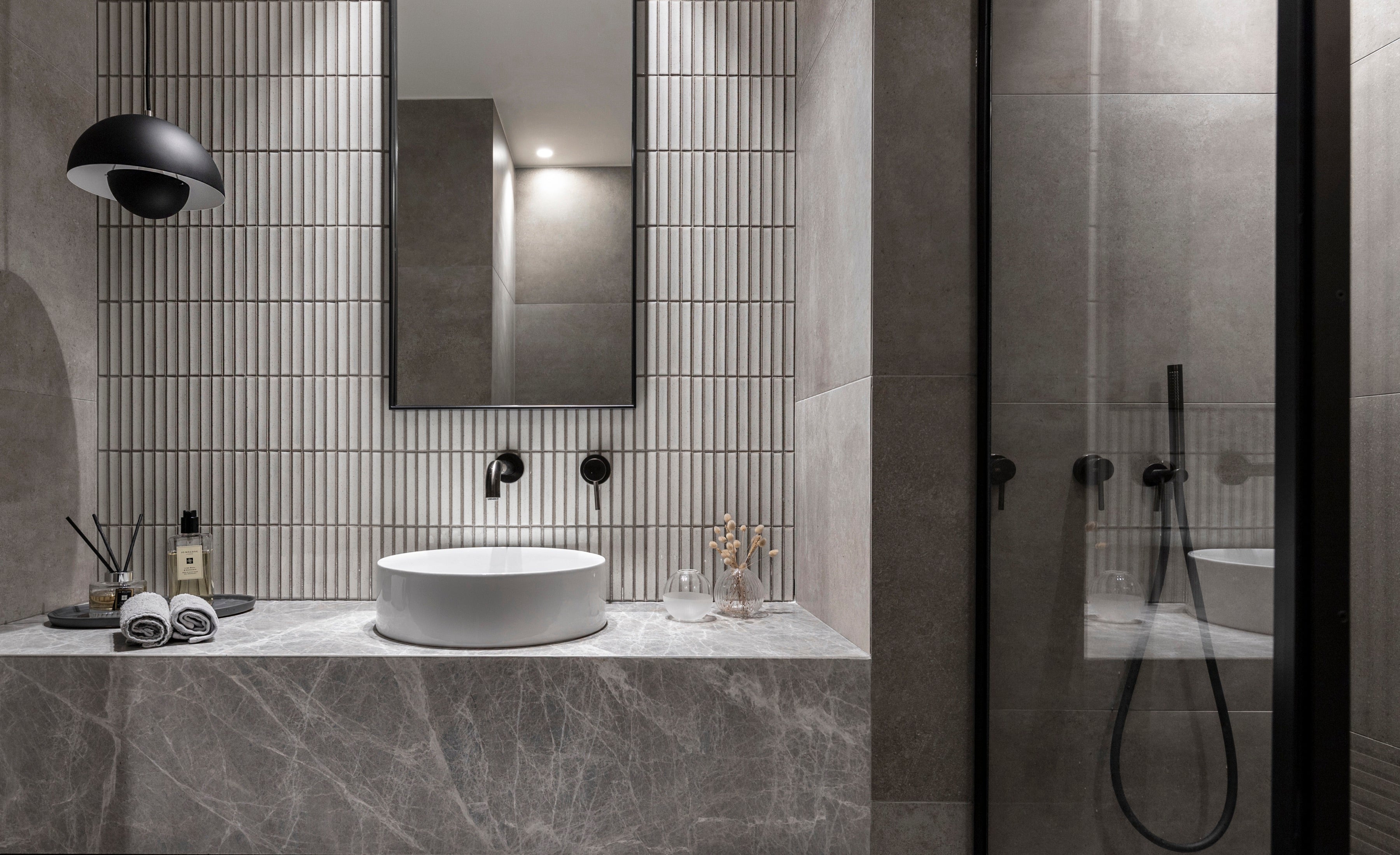 yuki border speckled white aurio studio athens bathroom 02