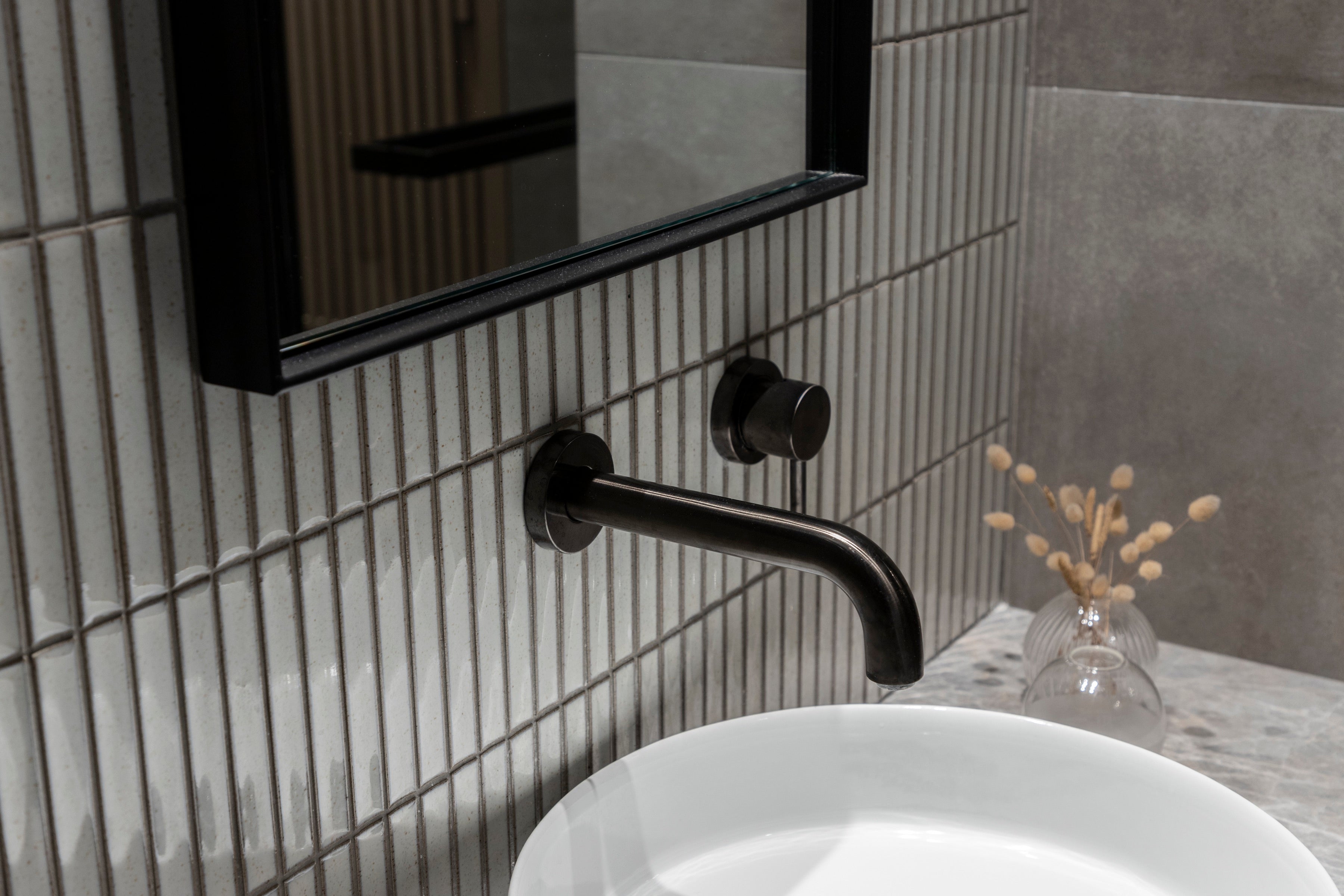 yuki border speckled white aurio studio athens bathroom 03