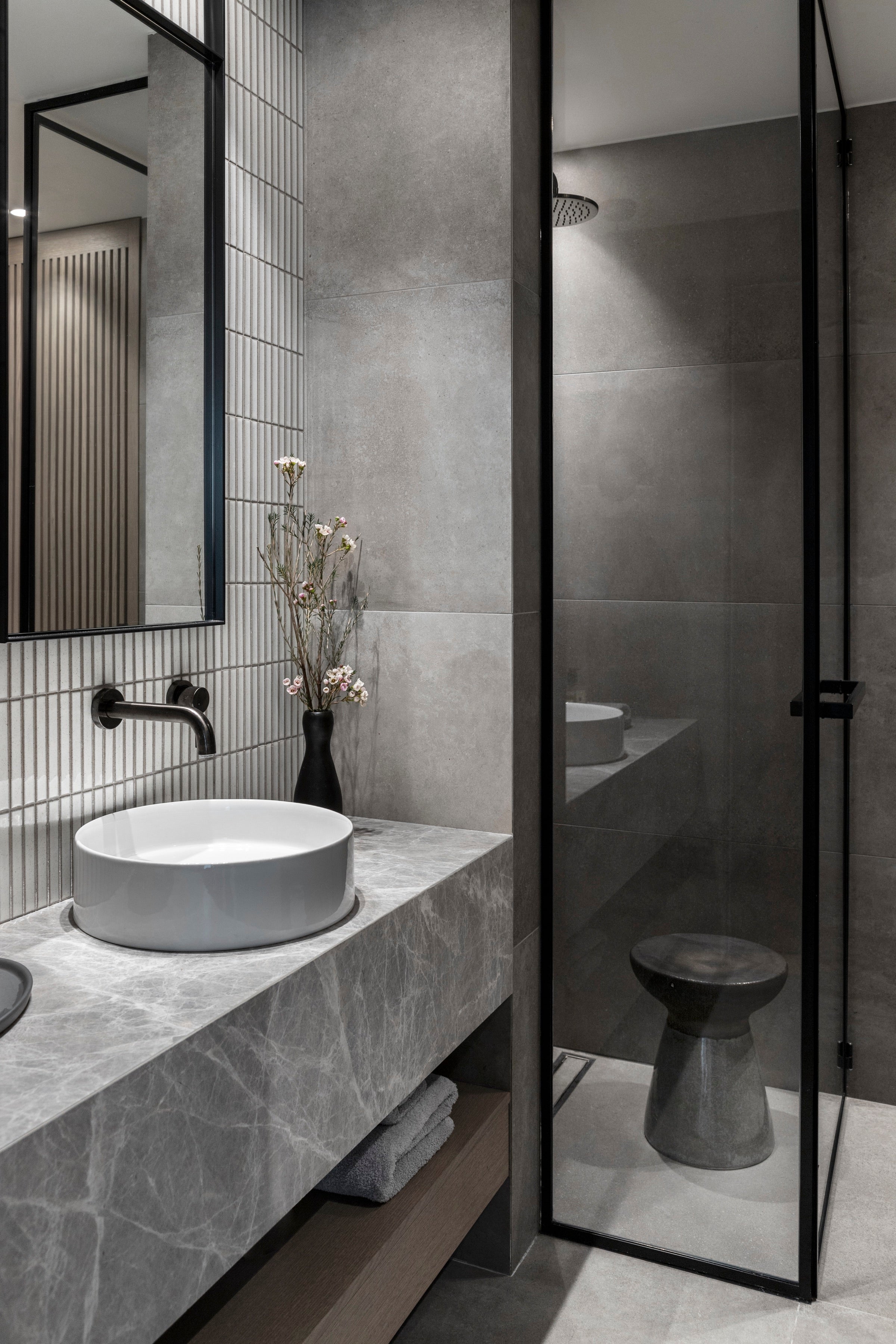 yuki border speckled white aurio studio athens bathroom 04