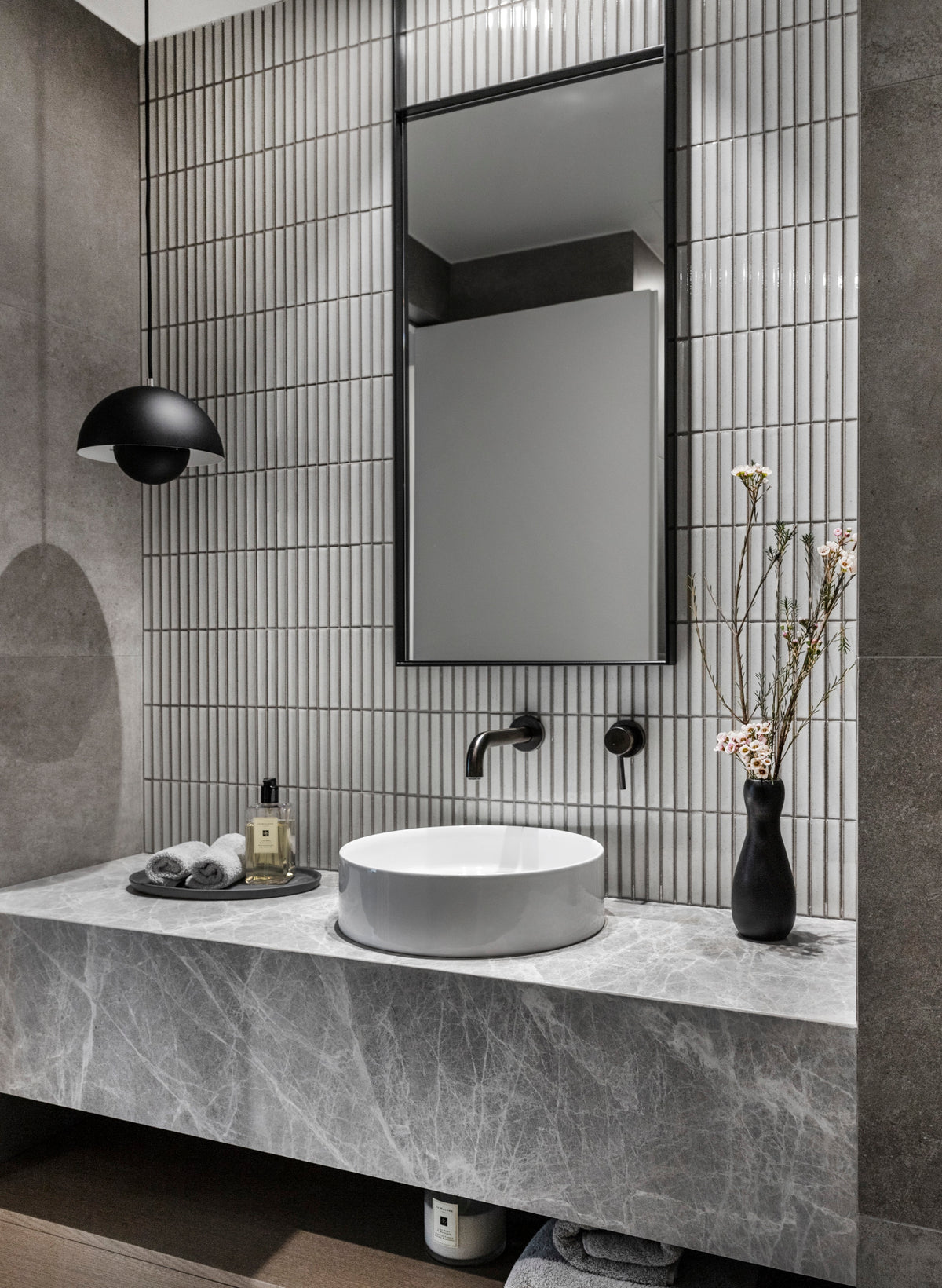 yuki border speckled white aurio studio athens bathroom 06