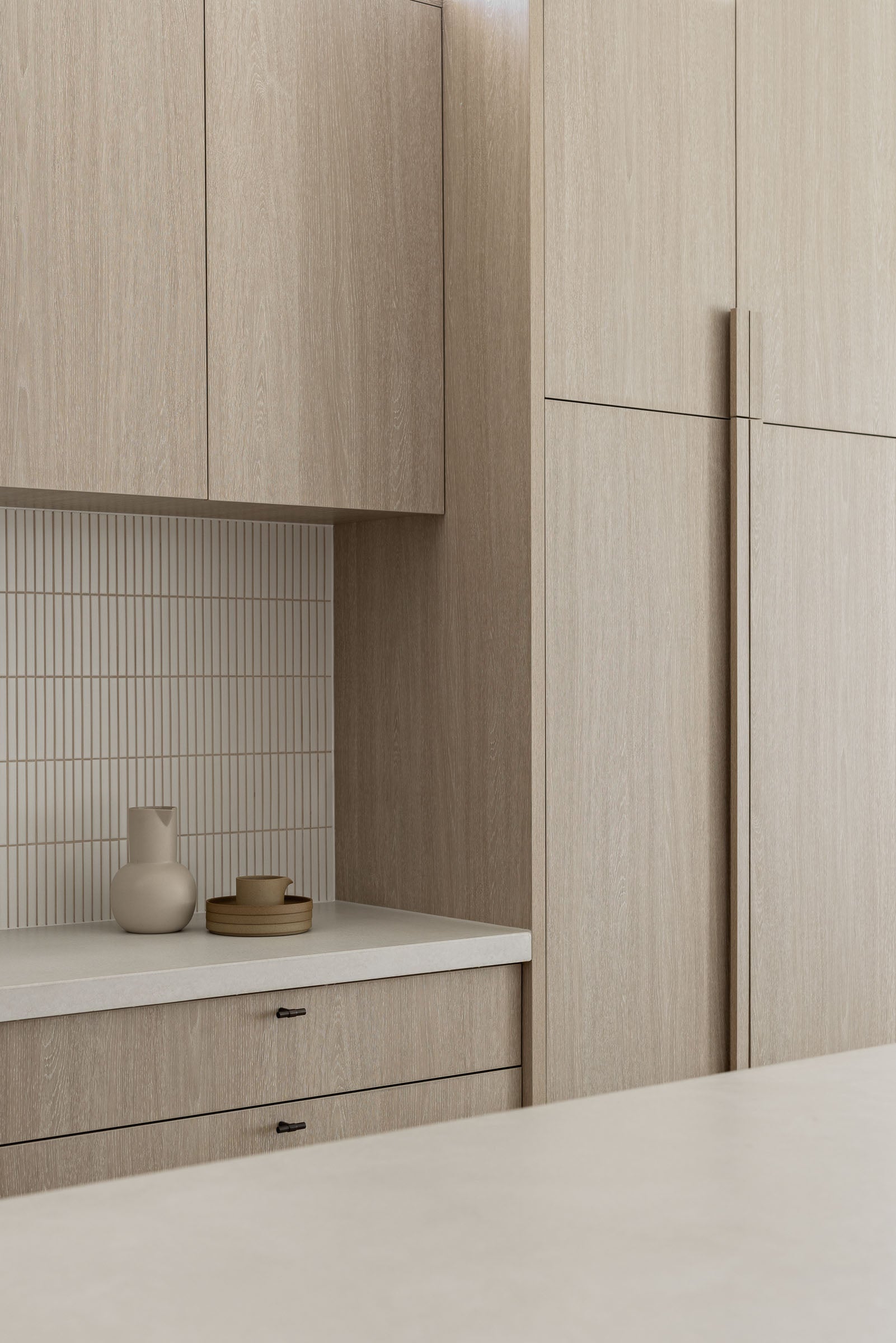 yuki border speckled white casa clisby way kitchen 01