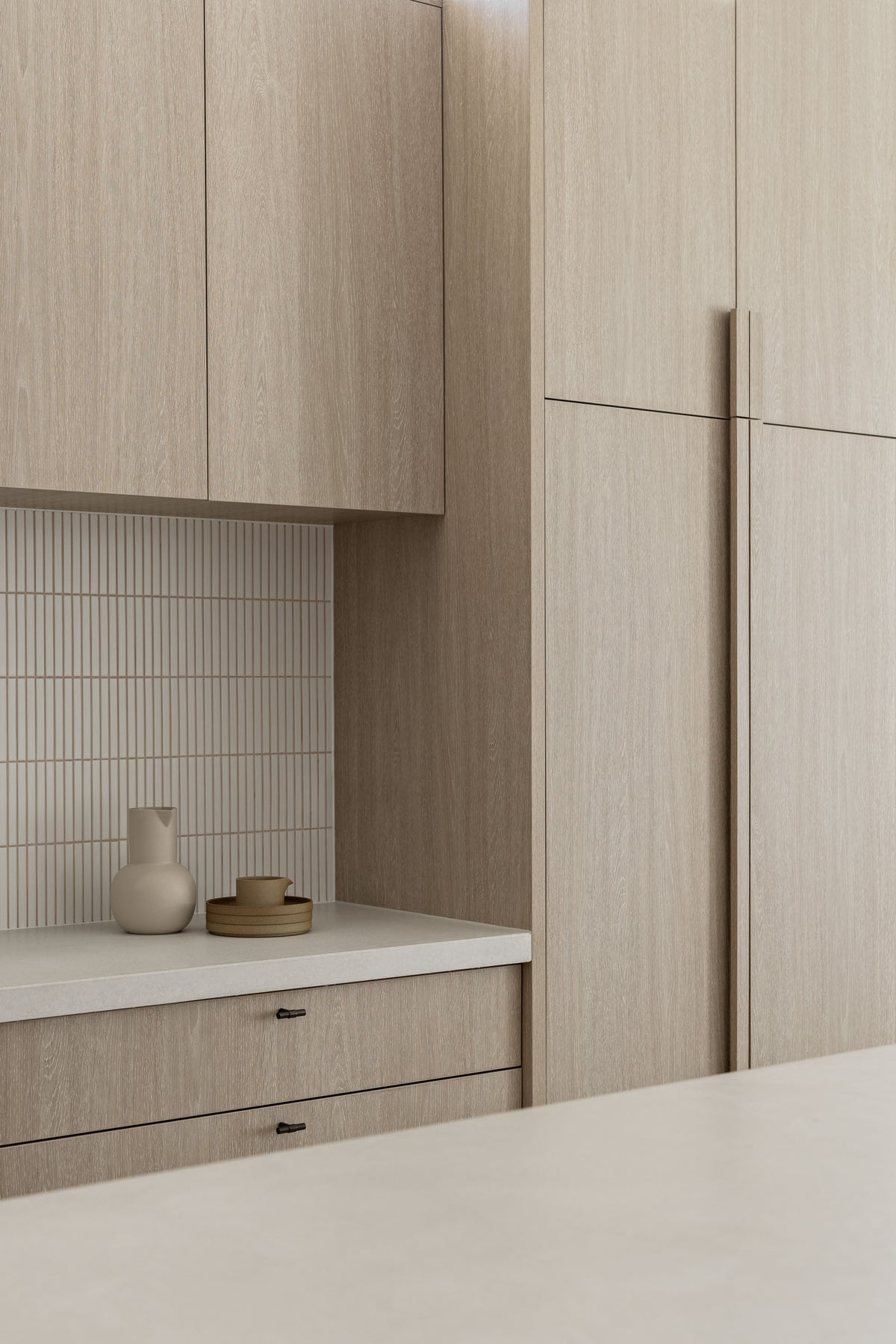 yuki border speckled white casa clisby way kitchen 01