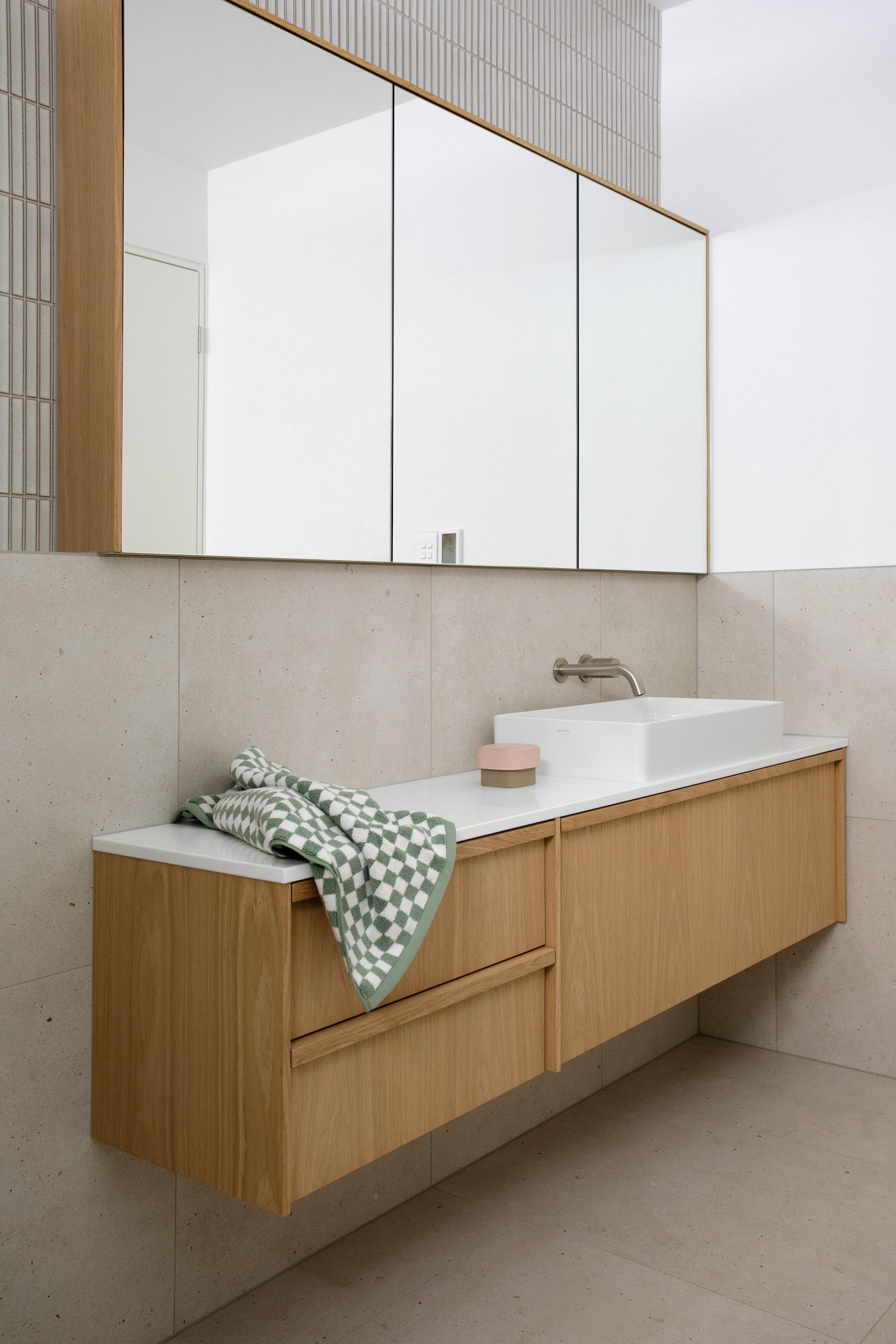 yuki border speckled white darren james bathroom 05