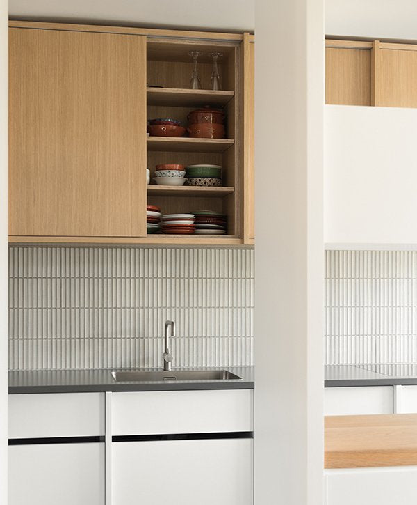 yuki border speckled white francisco sutherland kitchen 03