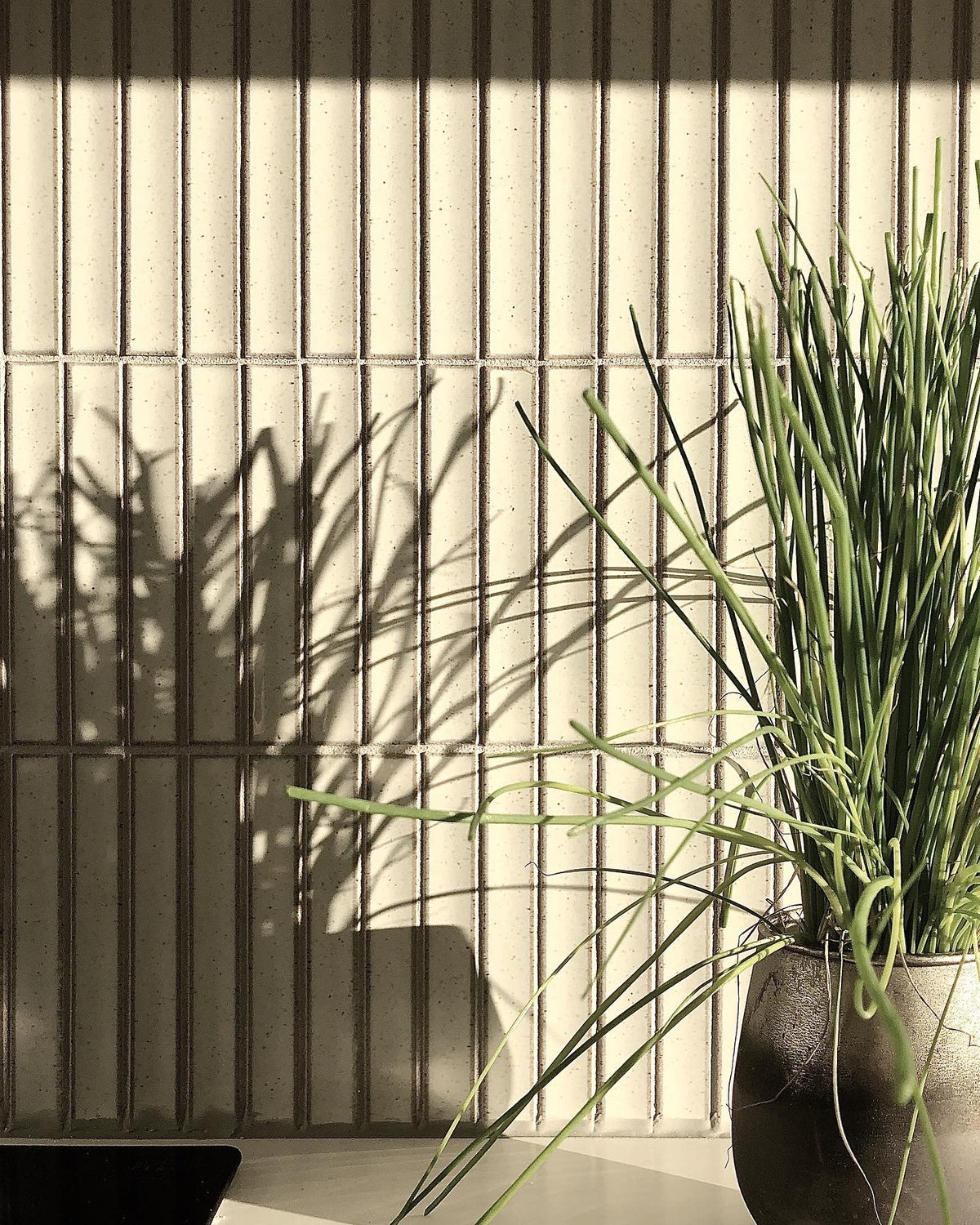 yuki border speckled white sylmester kitchen plant detail