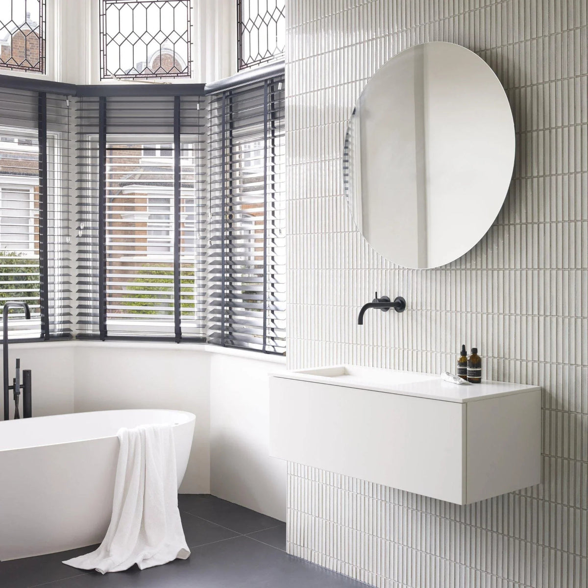 Yuki Border Japanese porcelain wall tile in Speckled White – Mittsu Japanese Tiles
