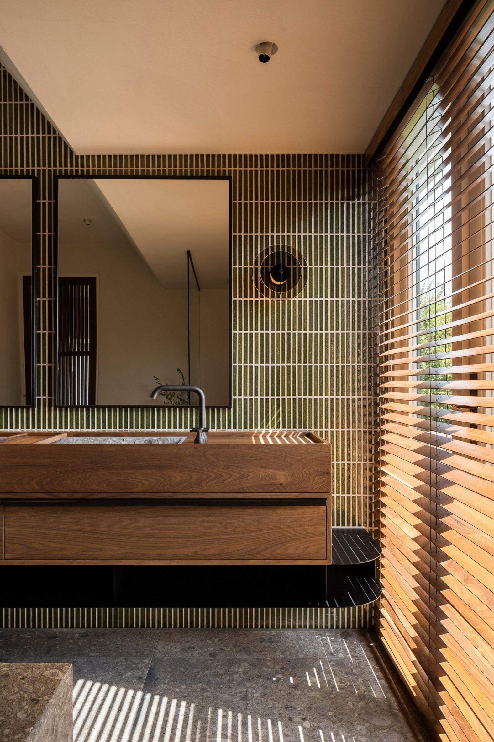 Historic Haarlem House - Mittsu - Japanese Tiles