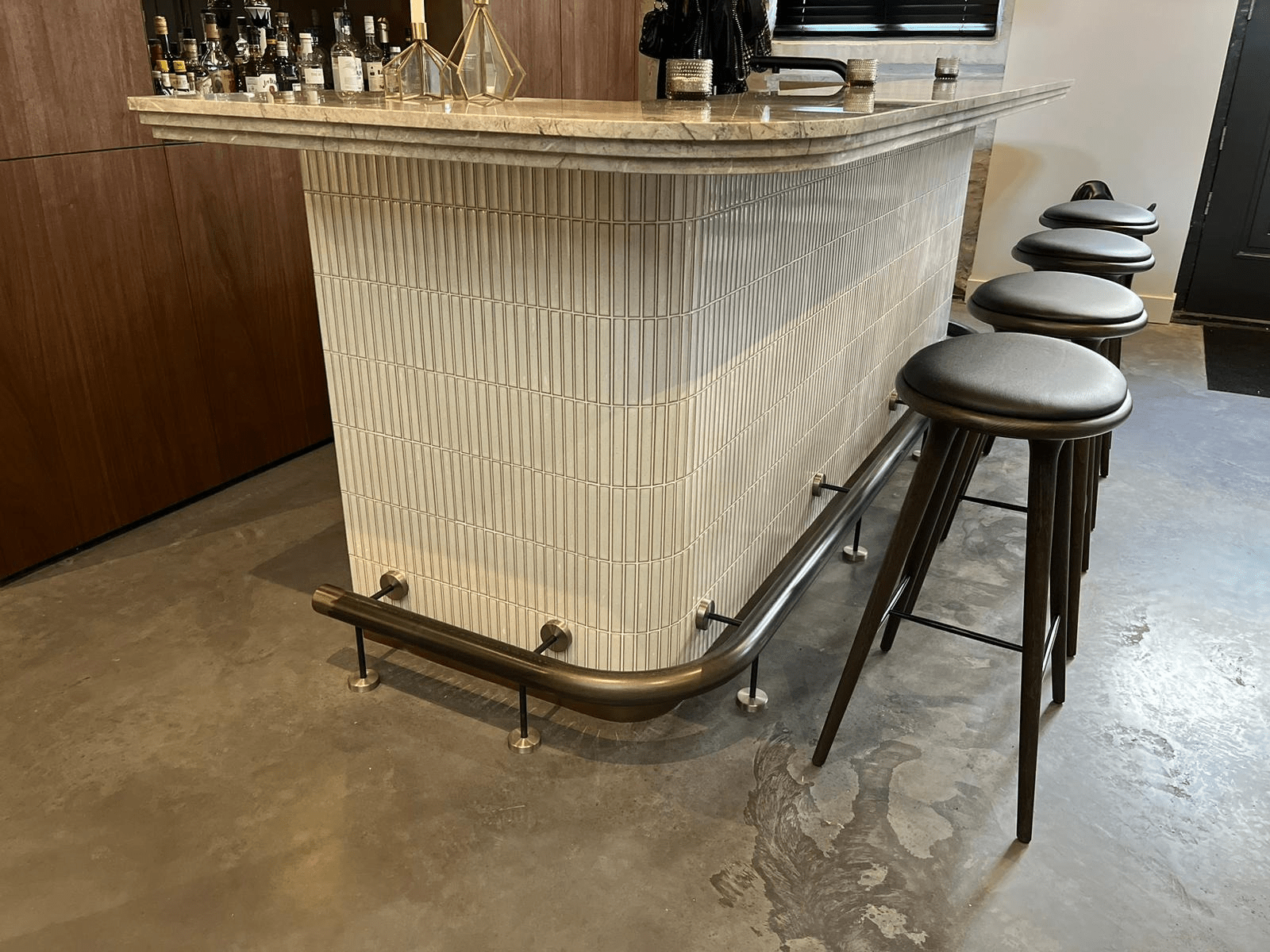 Yuki Border Across Interiors - Mittsu - Japanese Tiles