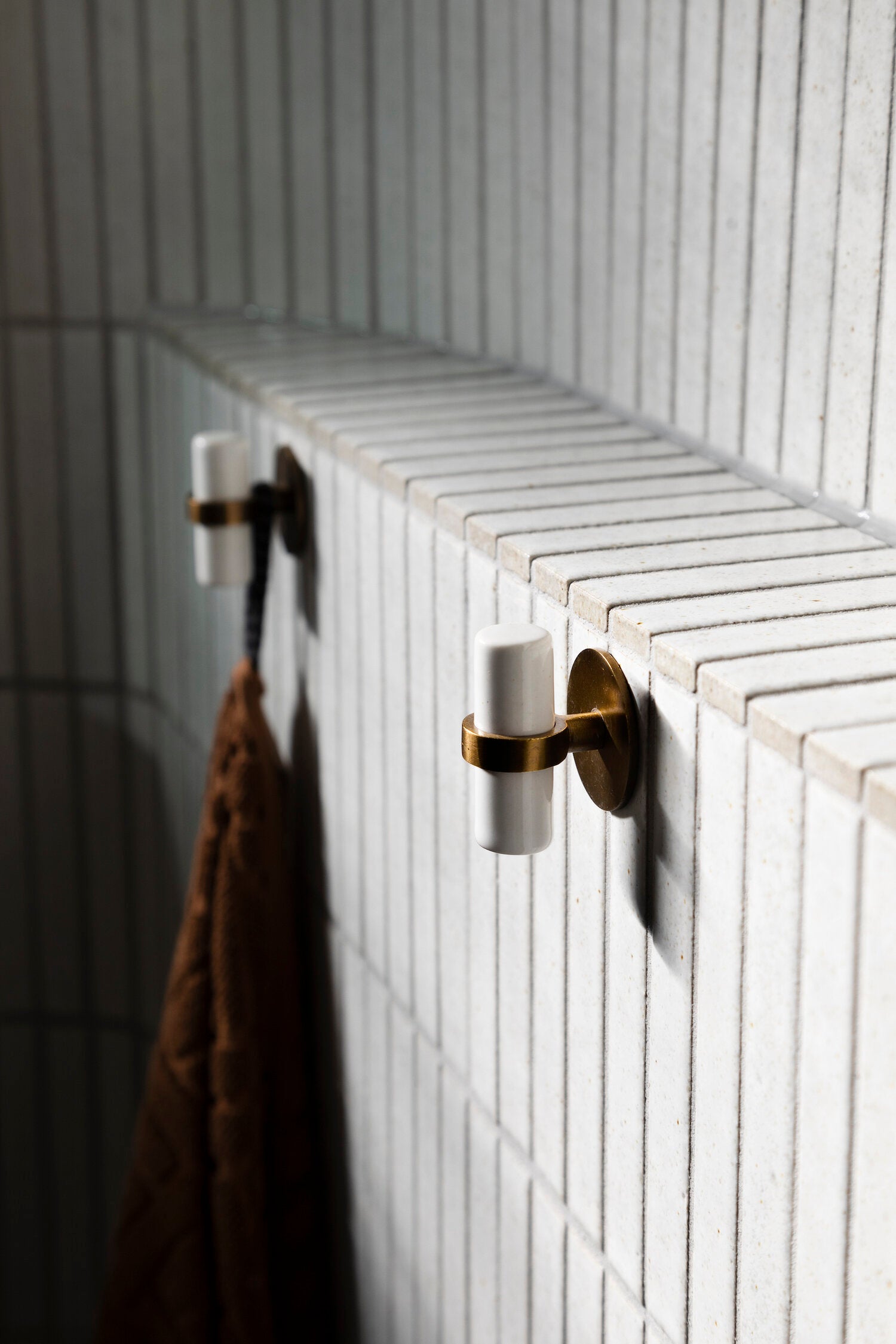 Kaji Border Powder White tiled ledge detail at Cecil Street