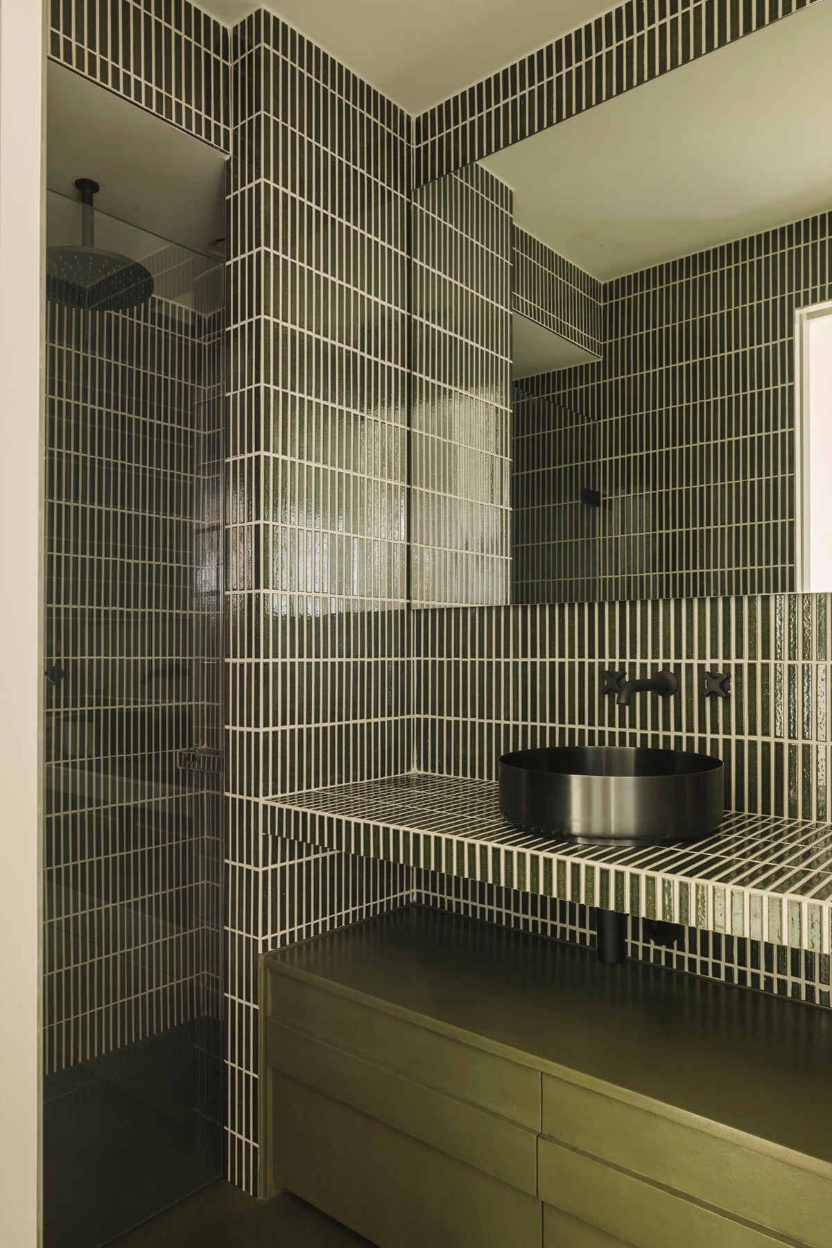 Kaji Border Vintage Green tiled shower detail in Knokke-Heist