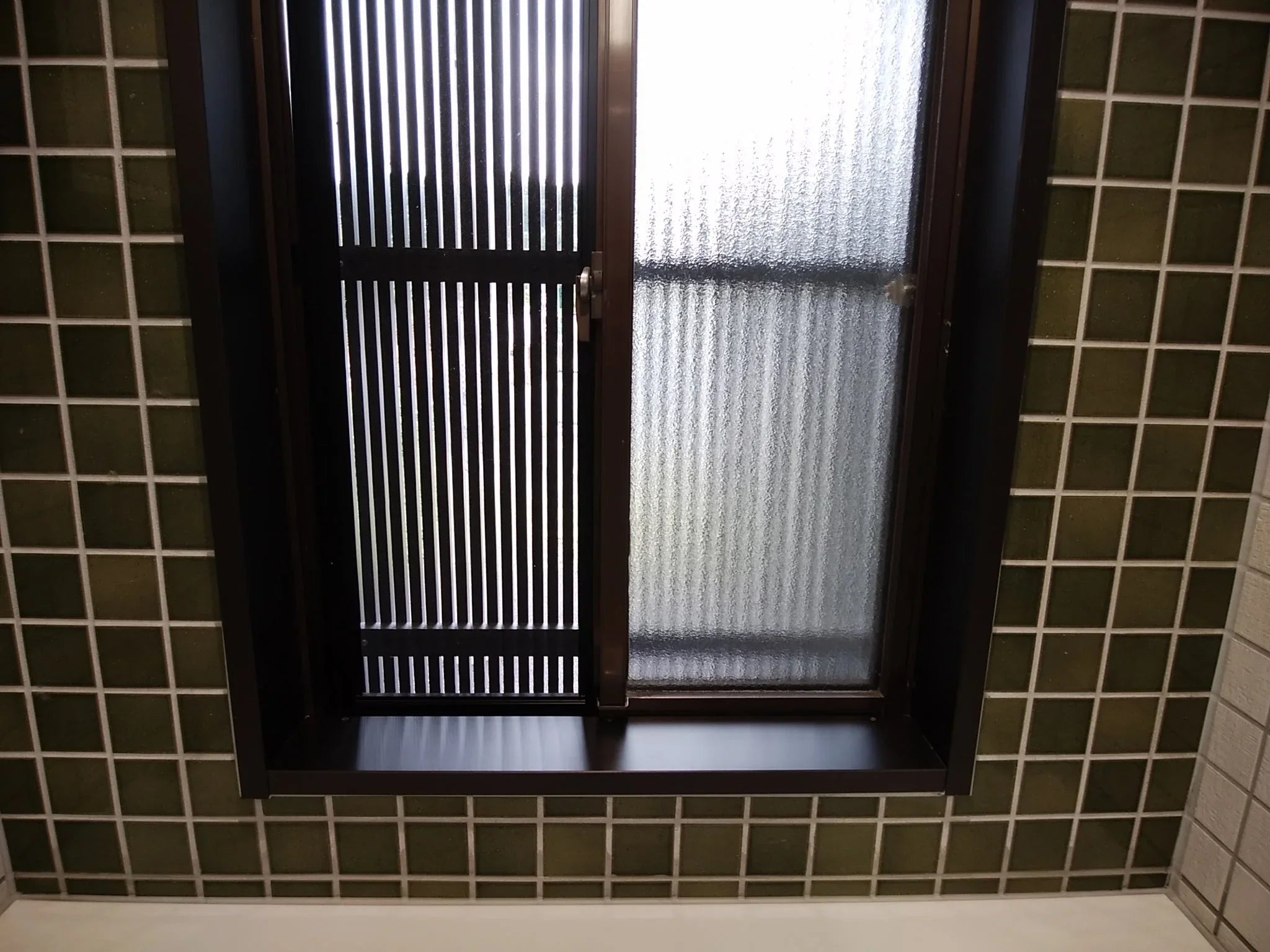 Japanese ceramic wall tiles Kaji Oki Sample in Off White from Mittsu Japanese Tiles