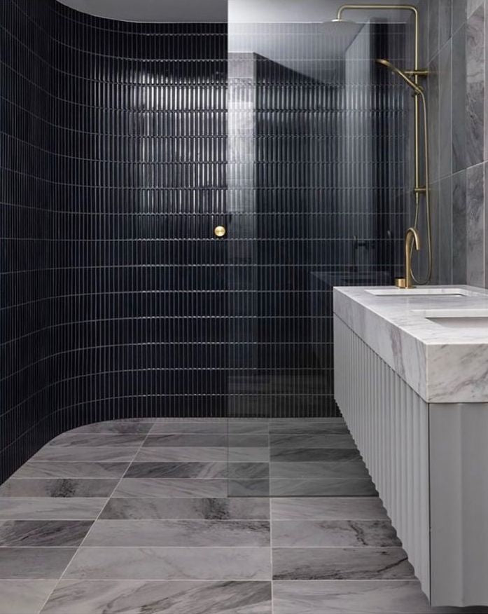yuki border installations speckled black curved shower 04