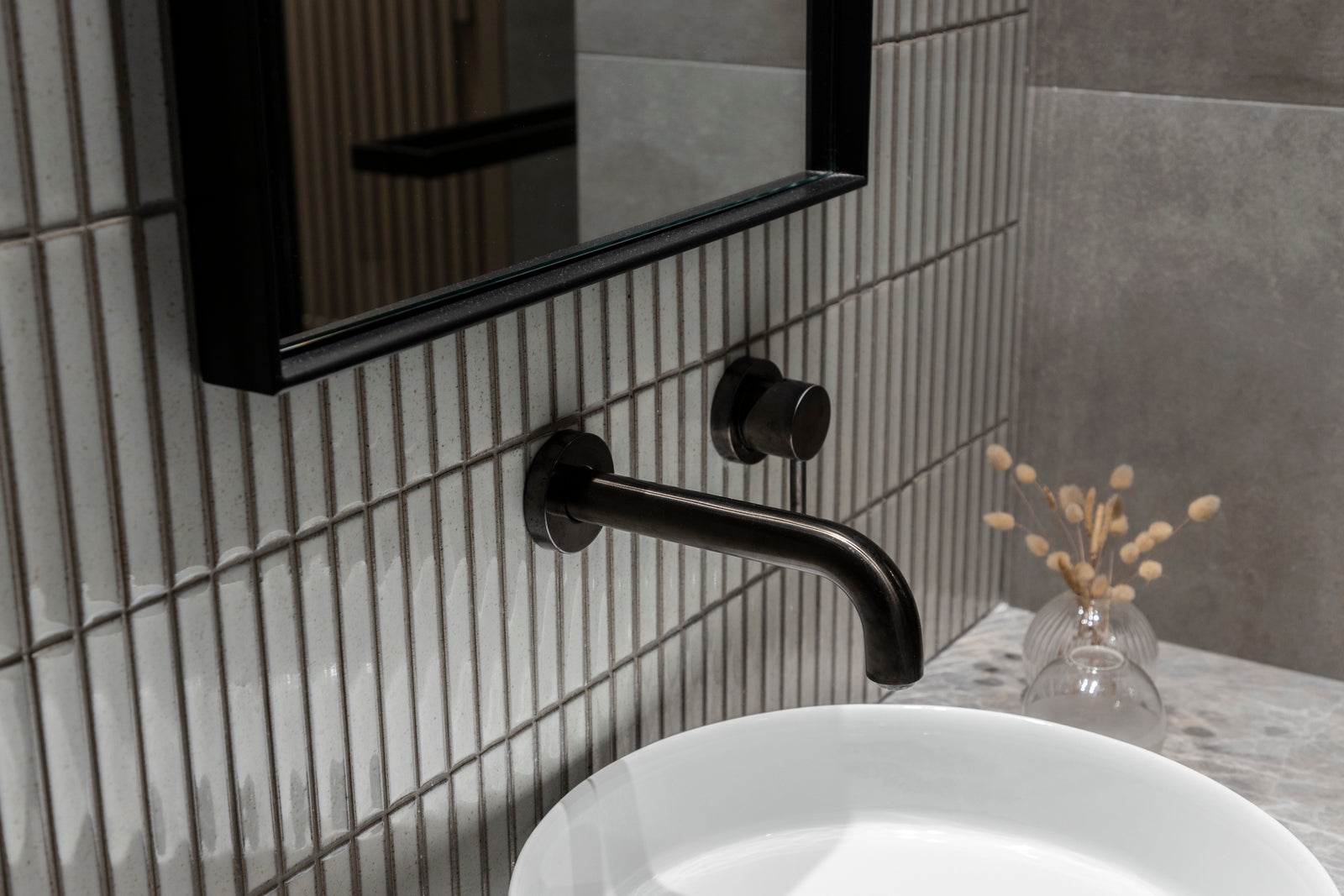 yuki border speckled white aurio studio athens bathroom 03