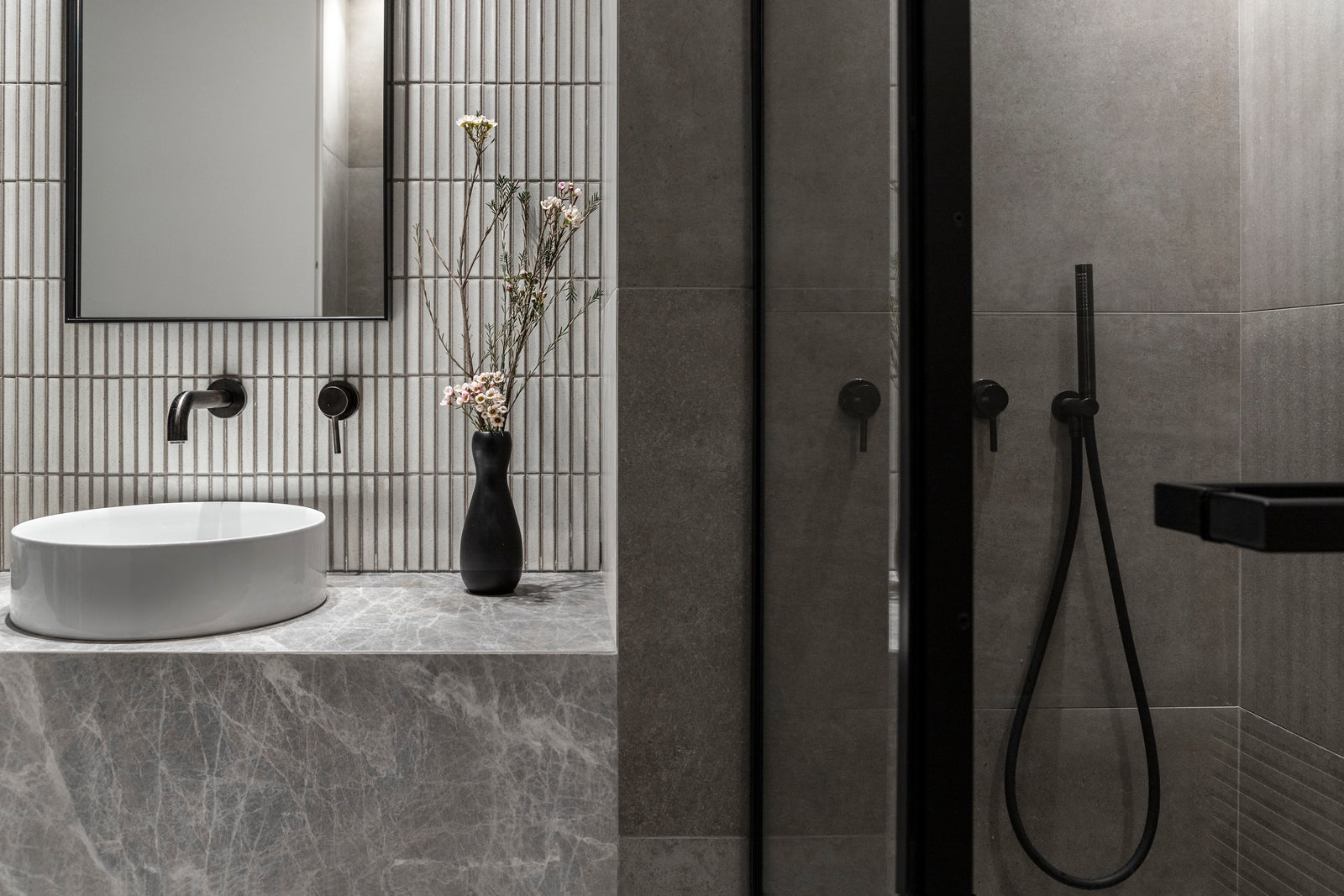 yuki border speckled white aurio studio athens bathroom 05